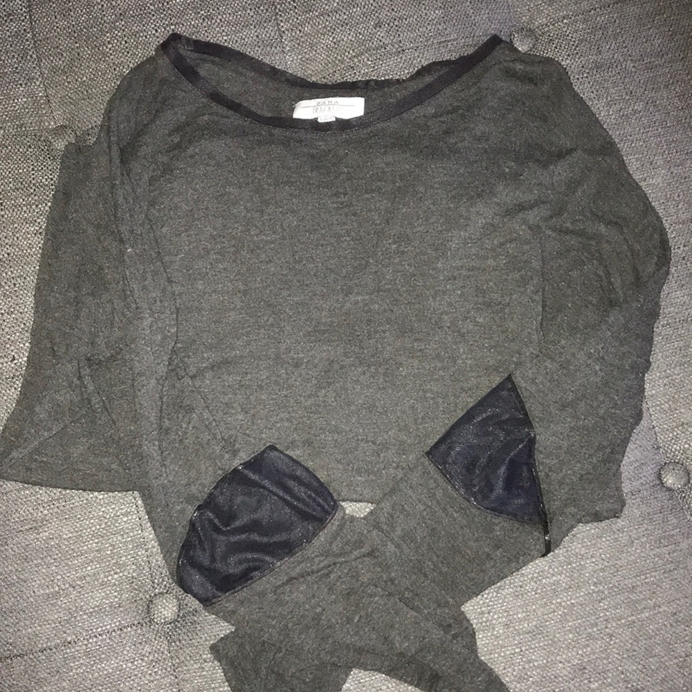 Grey long sleeve tee